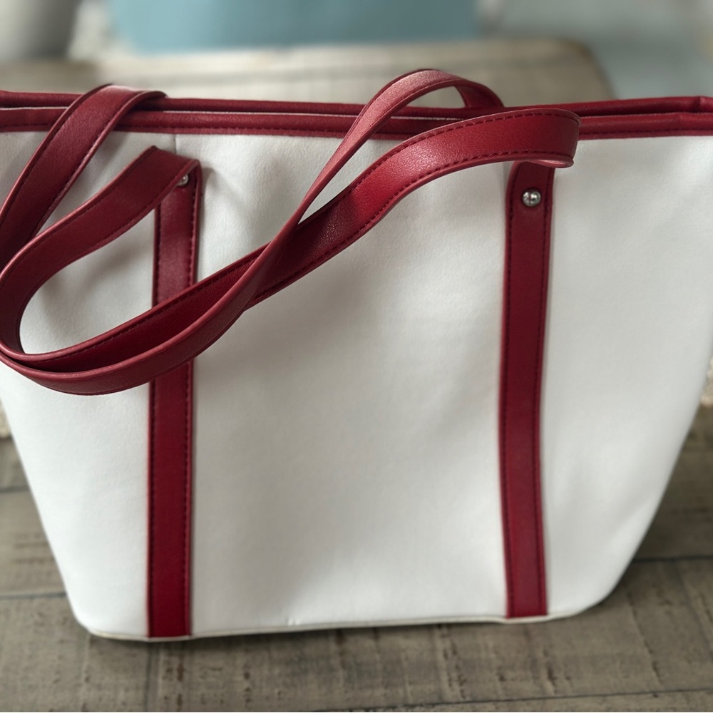 Stylish White and Red Baseball Tote Bag - Picture 3 of 3